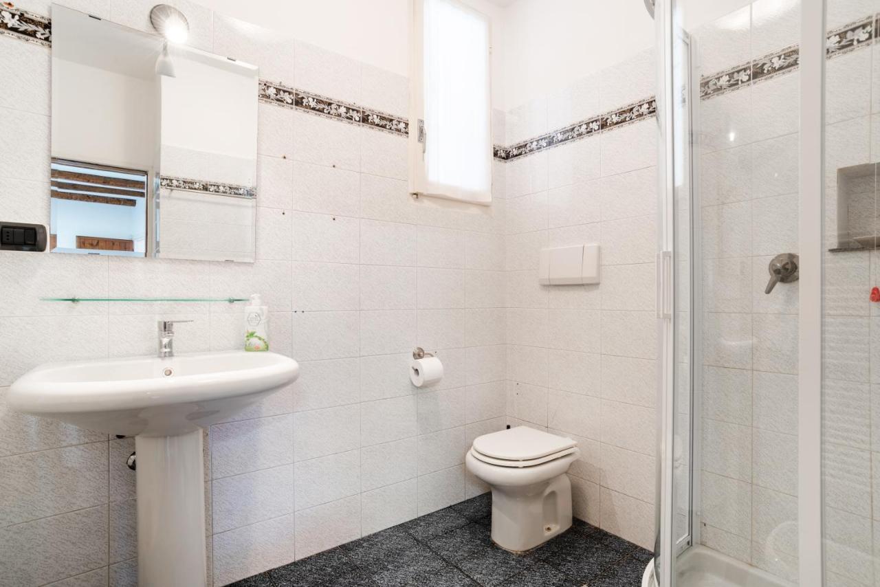 Limonta Lake View Apartment With Private Parking Luaran gambar